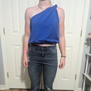 One shoulder crop top